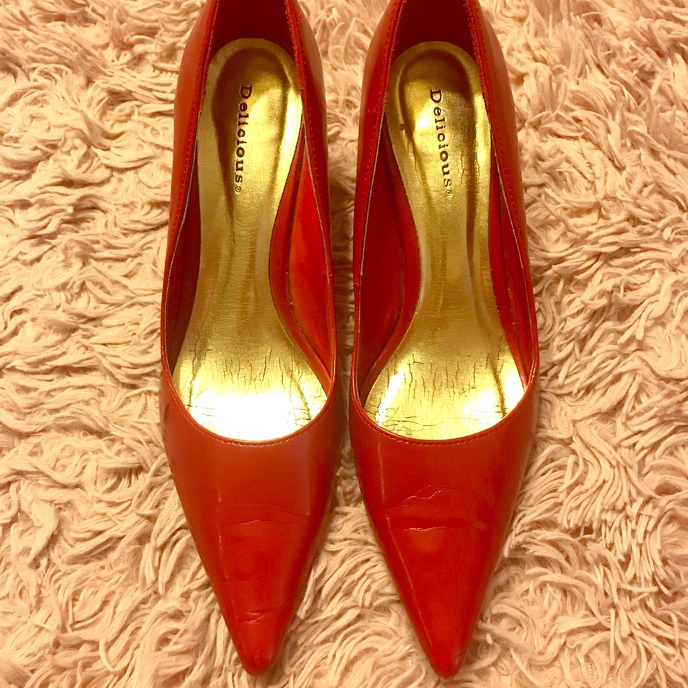 Red pumps